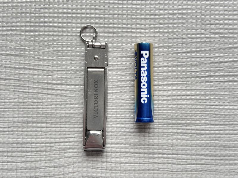 VICTORINOX コンパクト爪切り ささくれや細かいケアに使える小型ツール