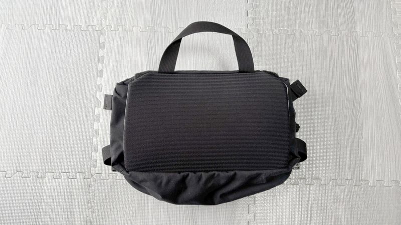 USA製ヒップモンキー(2023年モデル)のストラップ収納後の背面