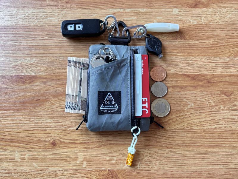 EDCポーチの収納状態(SUU DESIGNS マルチポーチ)