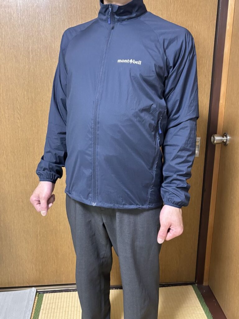 感動イージーパンツ ウインドブレーカー コーデ カジュアルスタイル