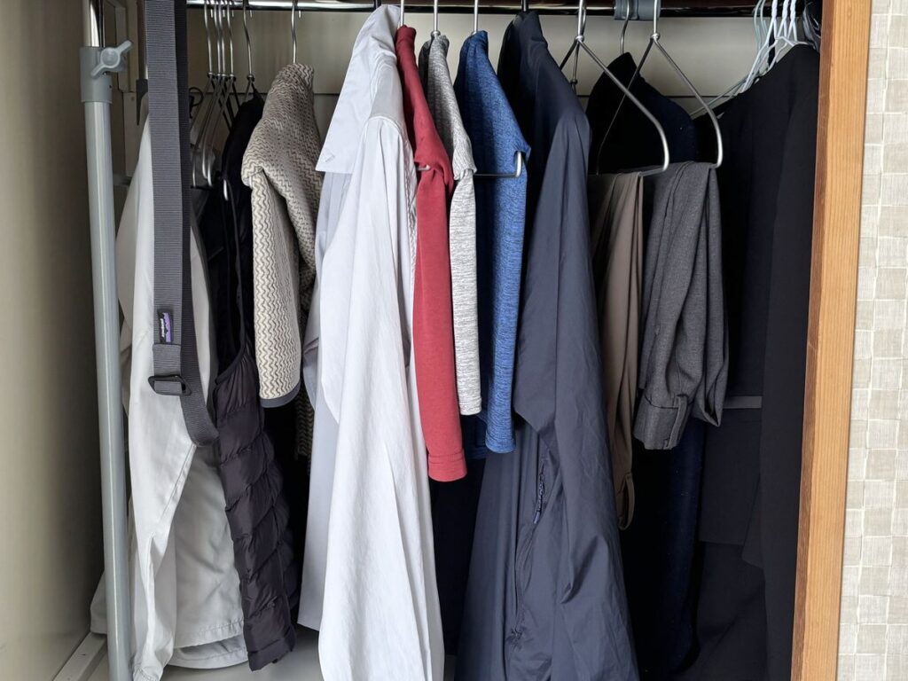 シンプリストの休日用ワードローブ（押入れ収納）