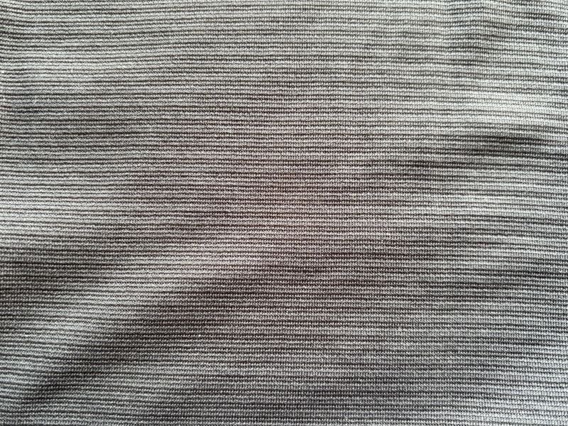 モンベル ジオライン M.W.タイツ メンズの生地アップ（編み目の様子）