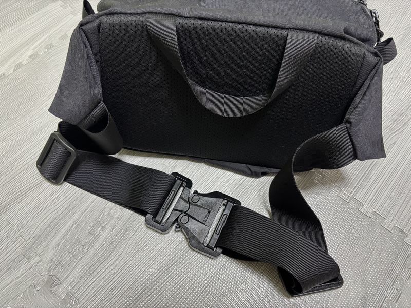 コブラバックルを装着したMystery Ranch ヒップモンキー2の外観写真