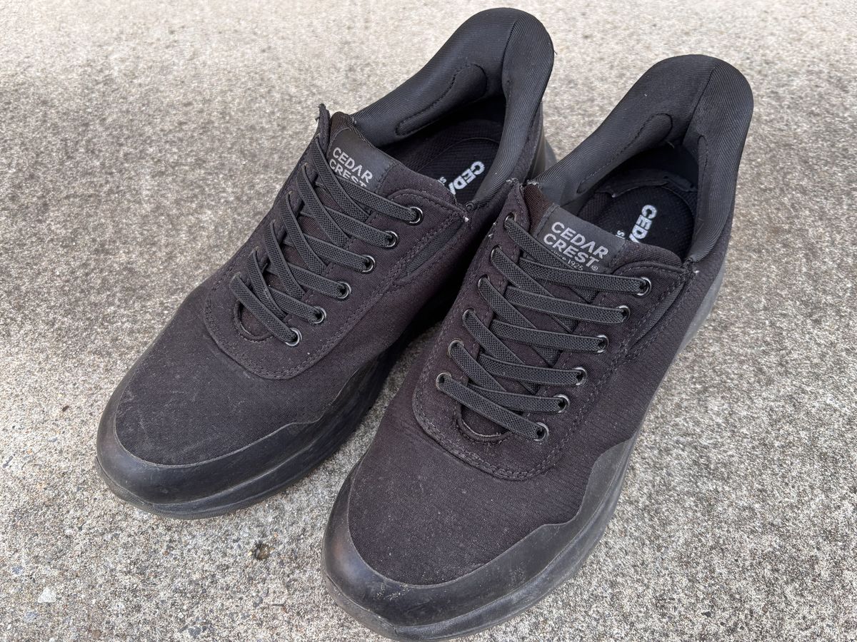 通勤や日常で実際に使っている脱ぎやすい靴