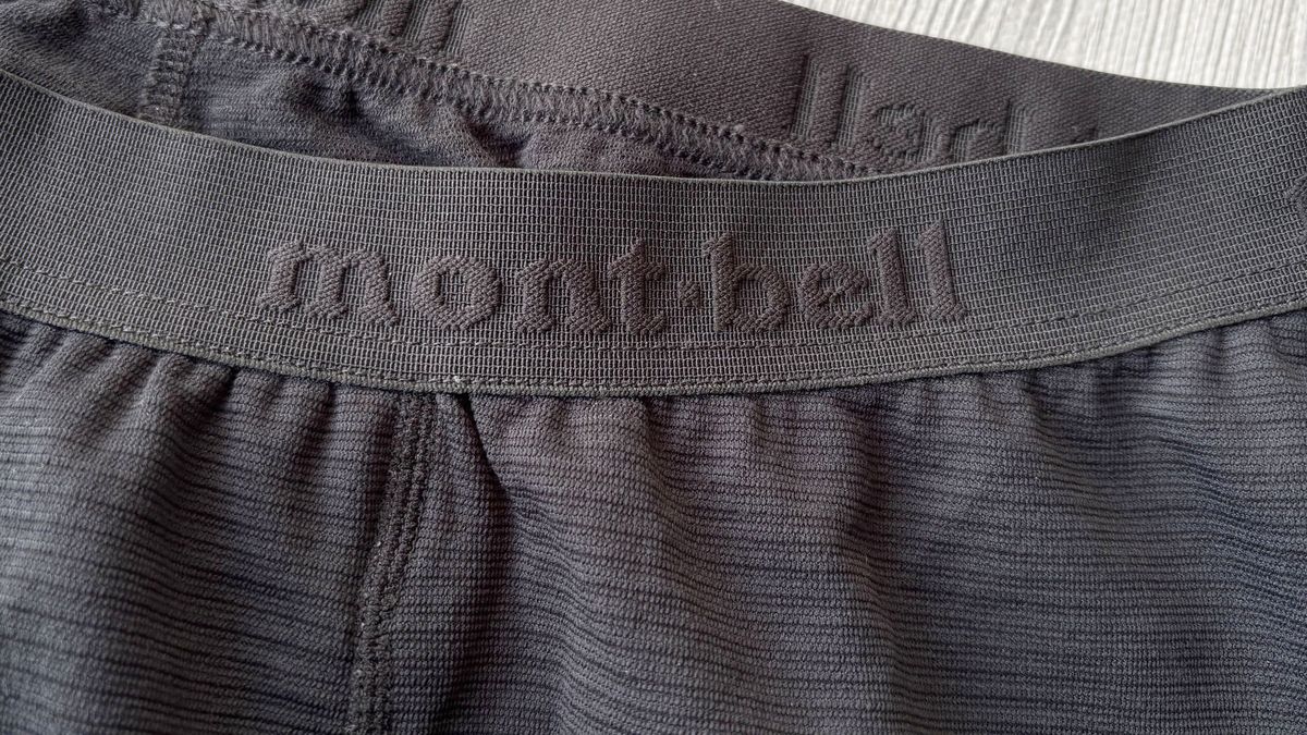 モンベル ジオライン M.W.タイツ メンズのウエストロゴ部分