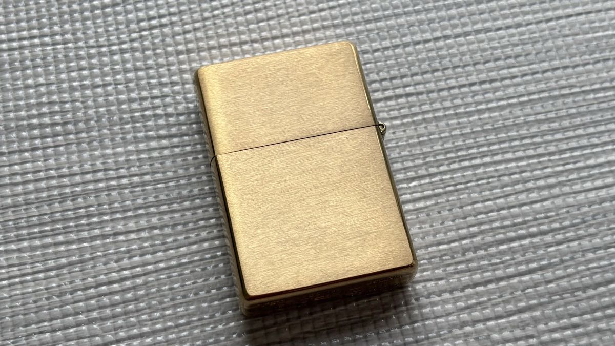 真鍮無垢ヘアライン仕上げのZIPPO 1937レプリカ フラットトップ